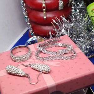 Elegant Swarovsi Crystal's Silver Jewelry Set Ring Size 8